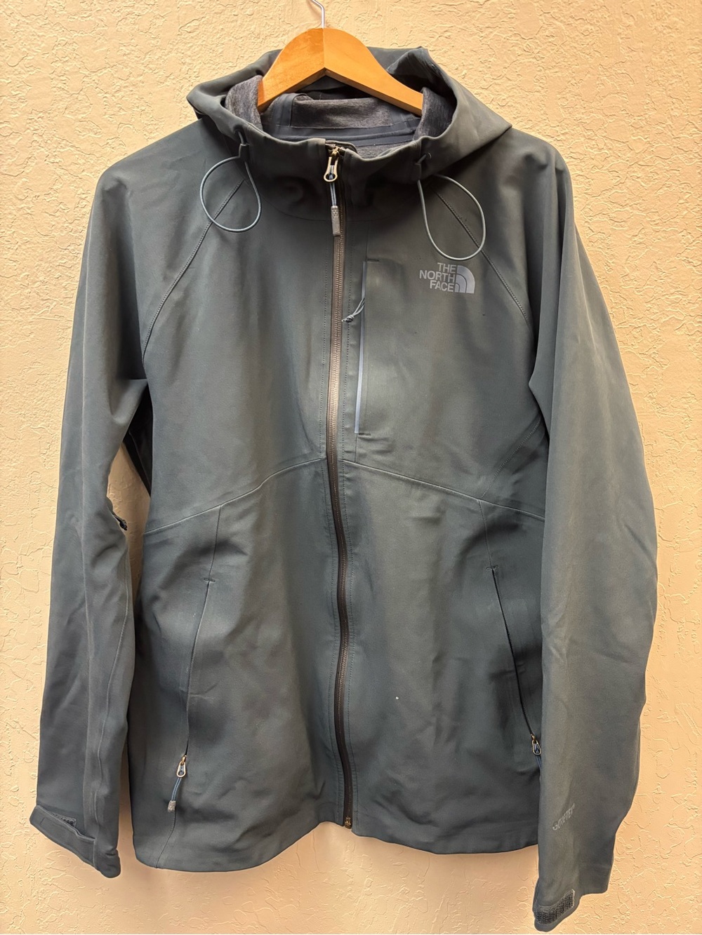 Men’s The North Face Apex Flex GTX Jacket in Grey Large
